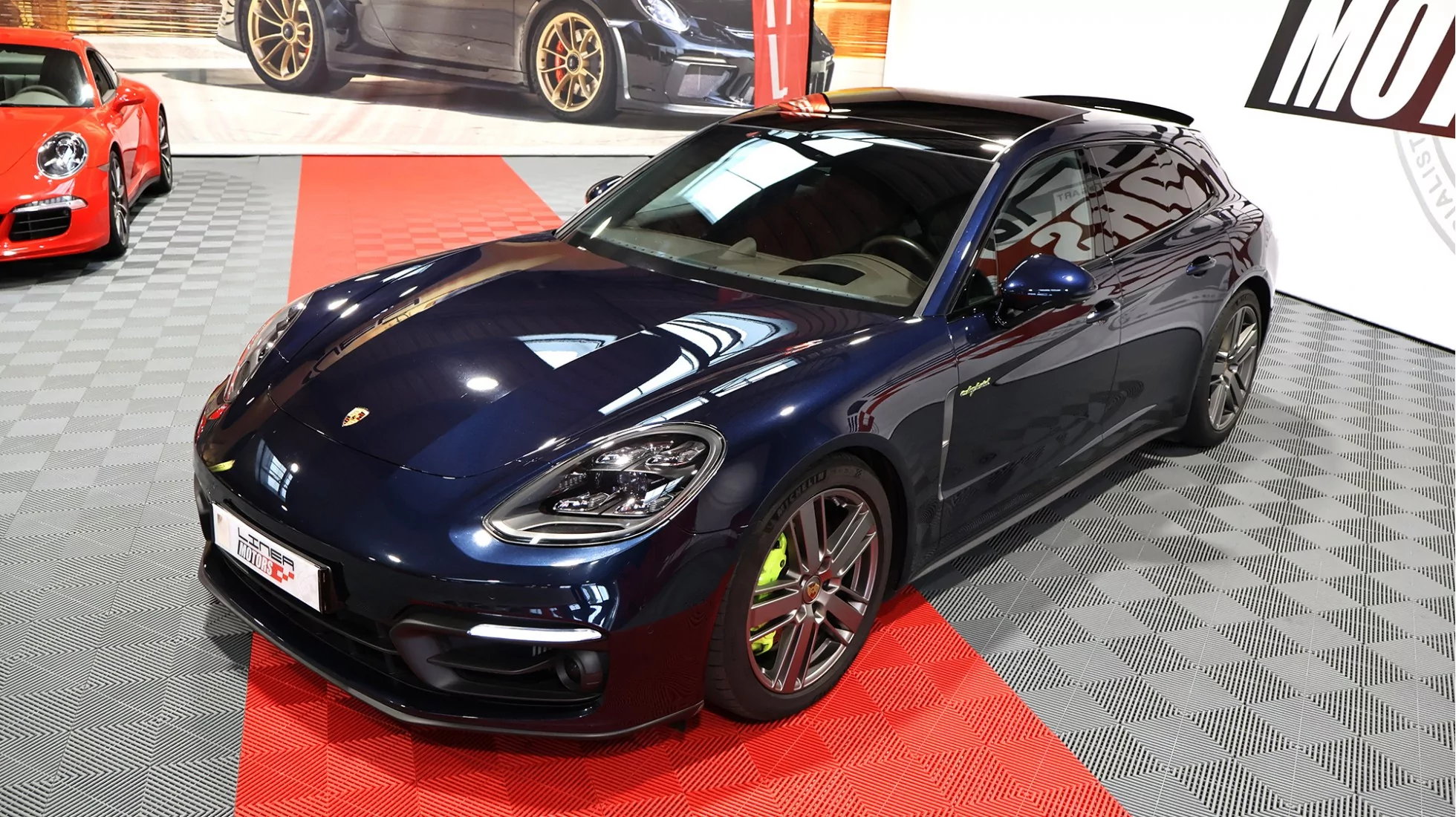 Porsche Panamera Sport Turismo 4-E Hybrid