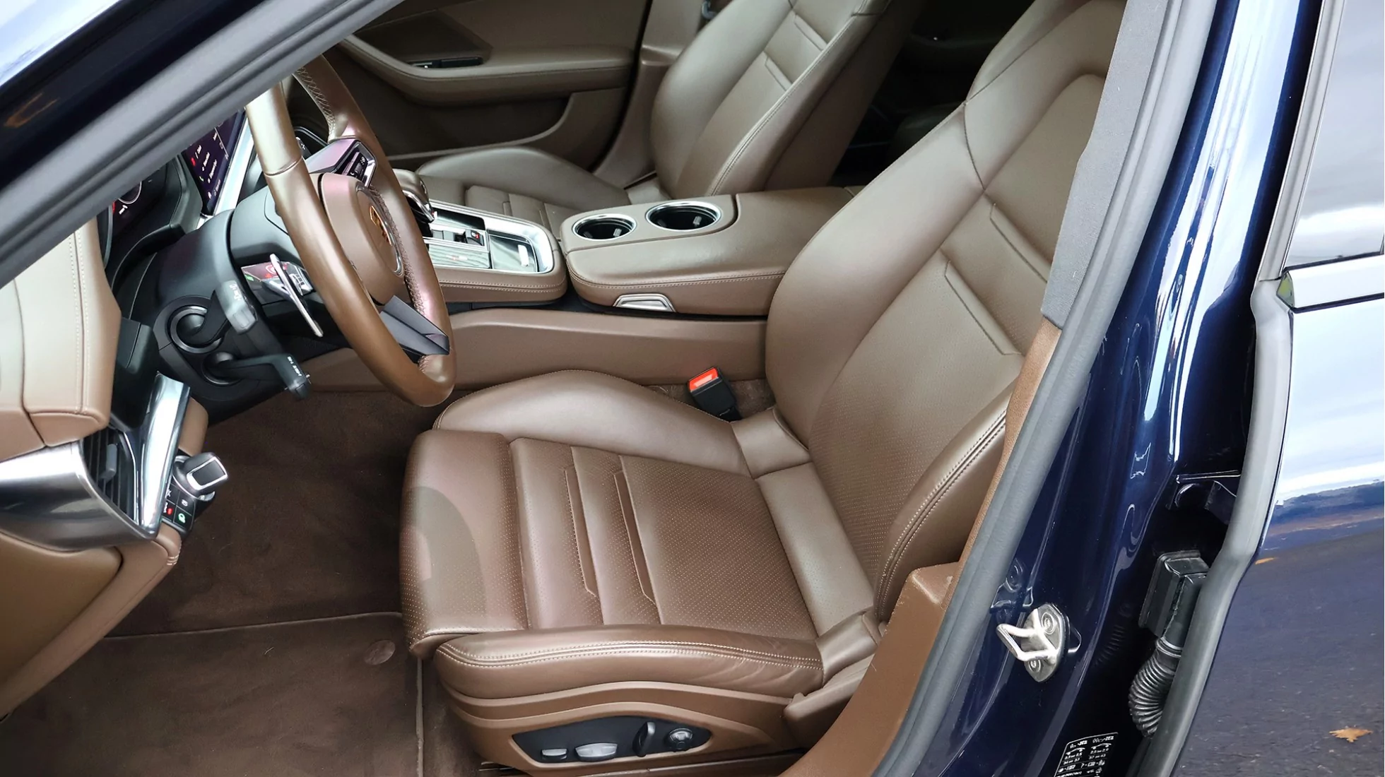 Porsche Panamera Sport Turismo 4-E Hybrid