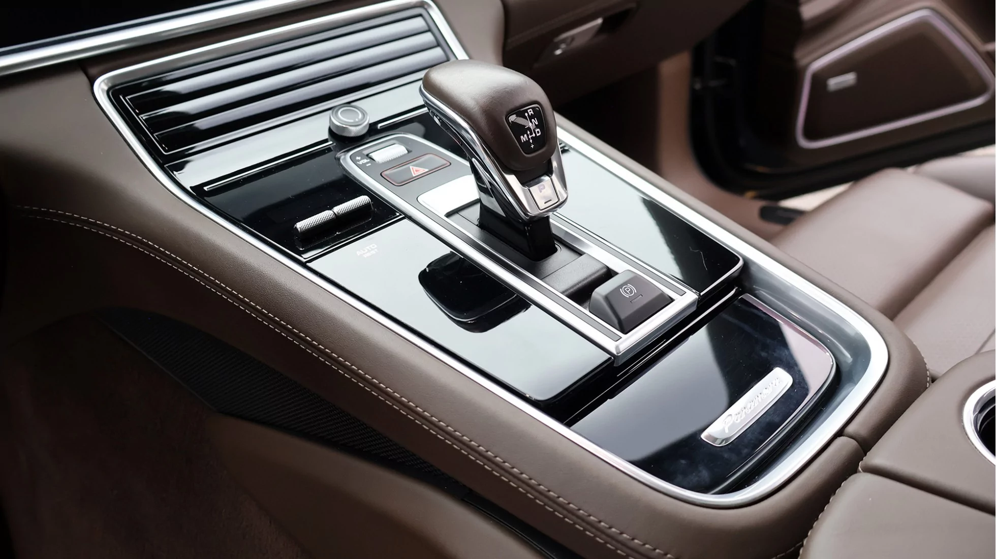 Porsche Panamera Sport Turismo 4-E Hybrid